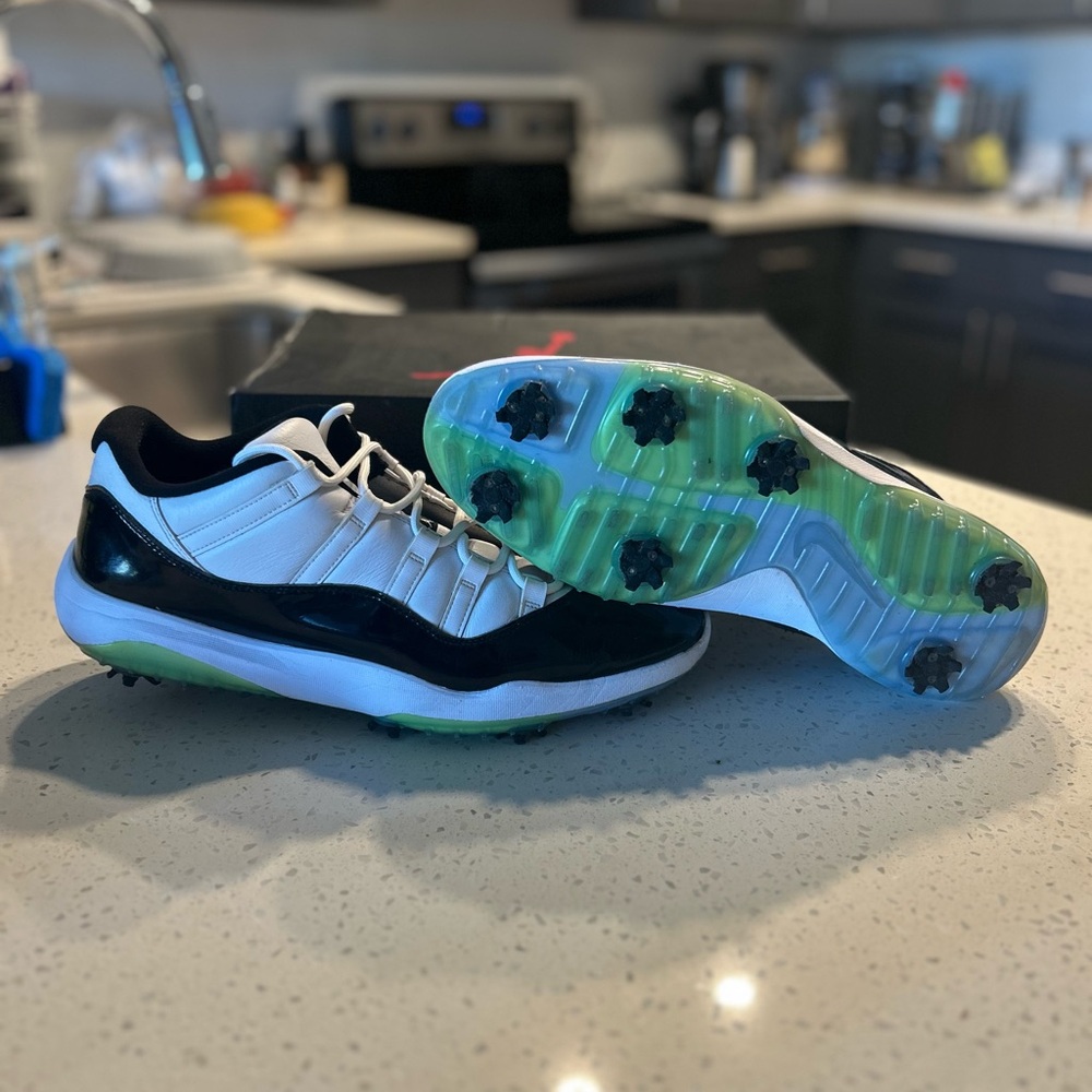 Jordan 11 Low Golf ‘Concord’